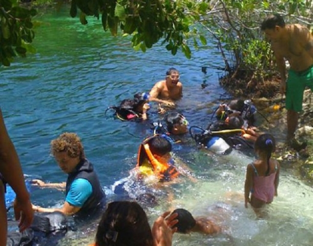  plongeurs sortant du cénote 